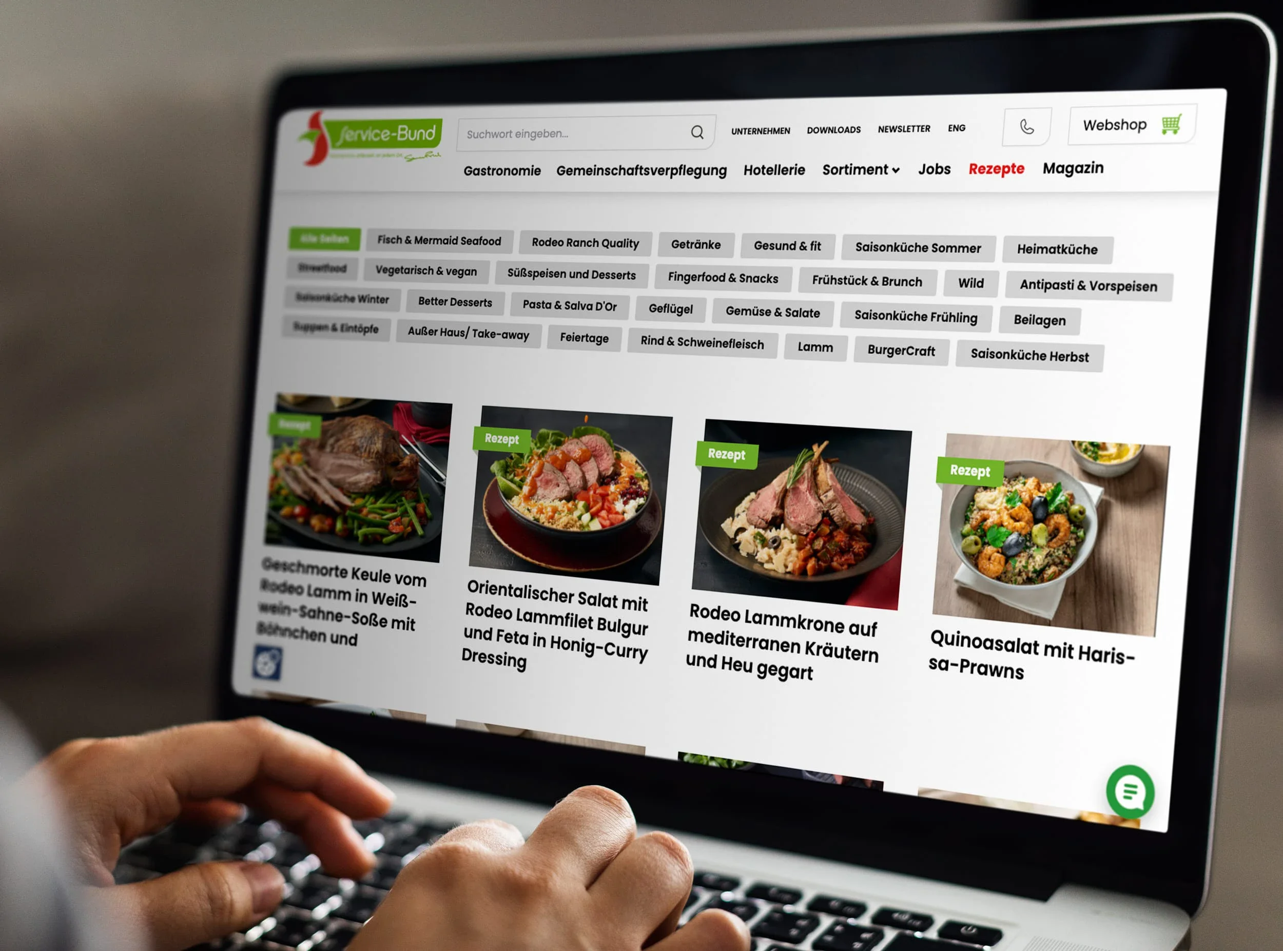 Laptop mit Rezeptseite des Service-Bund